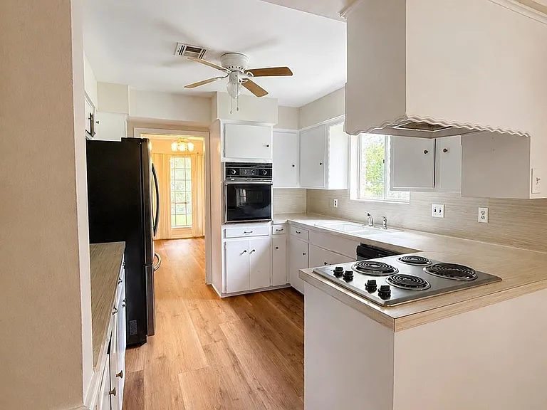 10223 Knoboak Dr — Photo 4