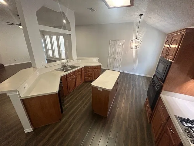 748 Summerfield Dr — Photo 5