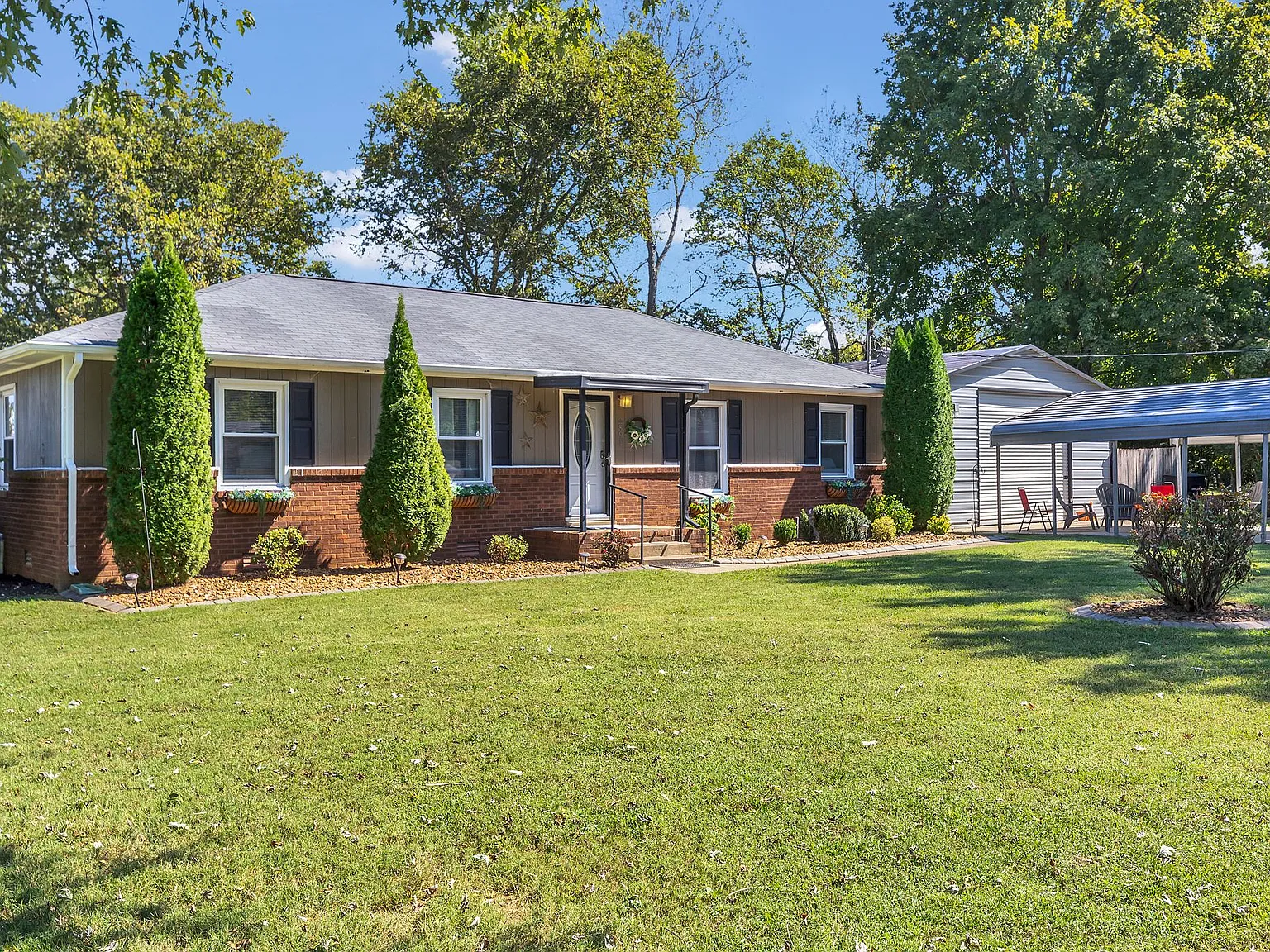 4 bed, 1500 sqft, $4,200 — Photo 3