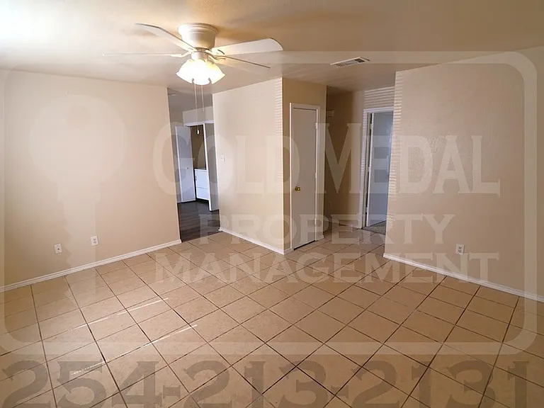 1101 Horizon Dr — Photo 2