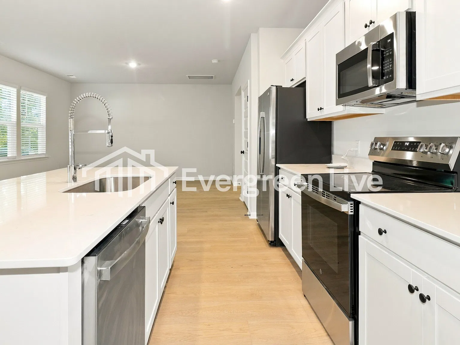 4 bed, 2.5 bath, 1825 sqft, $1,705 — Photo 4