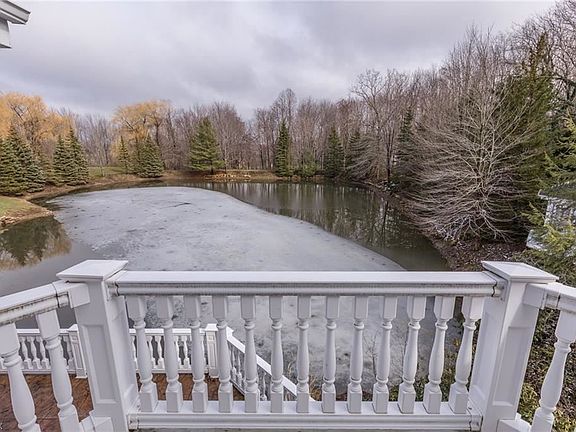 3rd image of 10189 Sawmill Dr