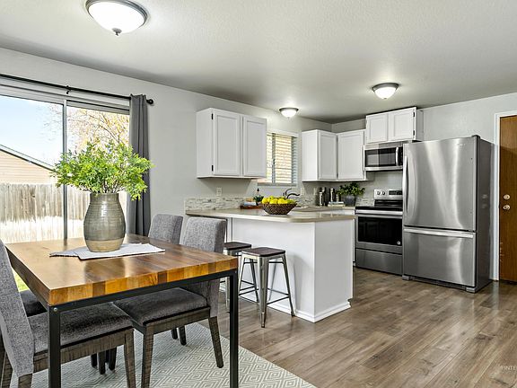 4th image of 2731 N Welford Pl