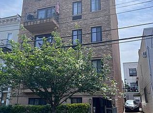 26-27 30th St #1R, Astoria, NY 11102