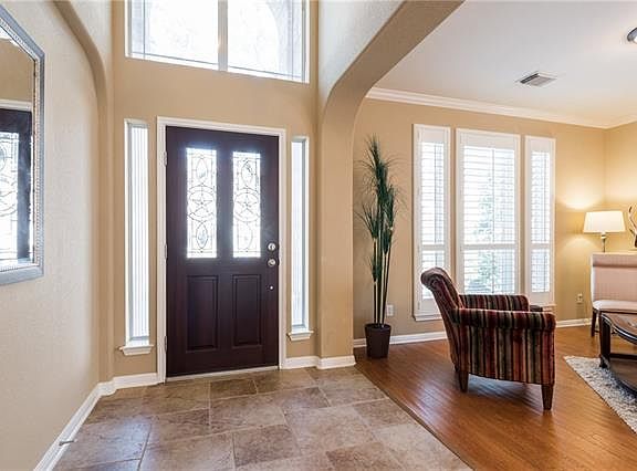4th image of 517 Fallen Oaks Dr