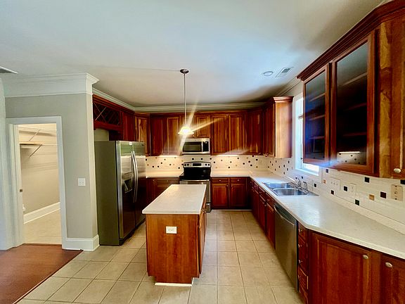 5th image of 115 Windermere Dr