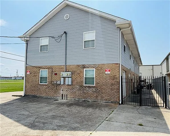 3 bed, 2.0 bath, 1300 sqft, $2,000 — Photo 3