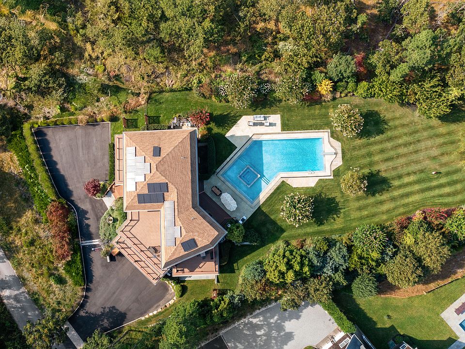 1st image of 89 Old Canoe Place Rd