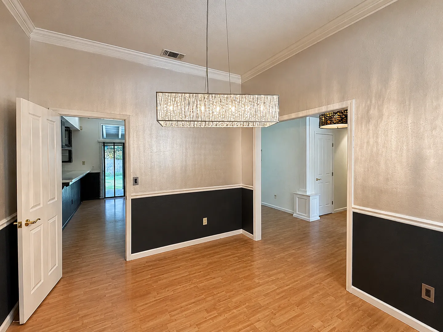 Landscaper's Paradise: Charming 4-Bedroom Home in Highland Hills Fair Oaks — Photo 2