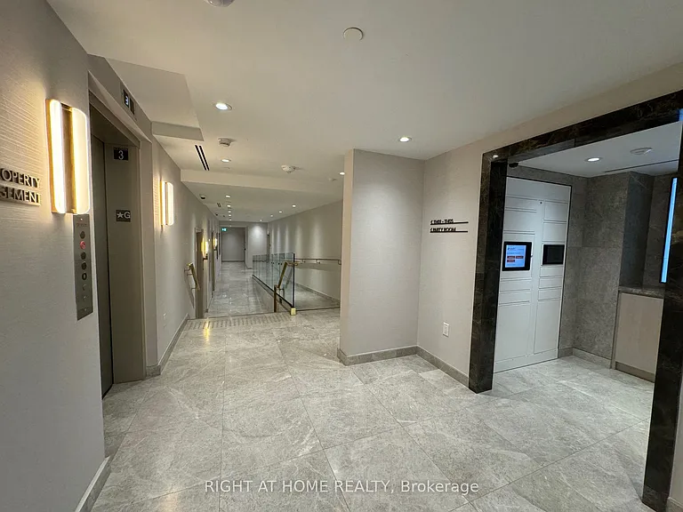 3 Strathgowan Ave #326 — Photo 27