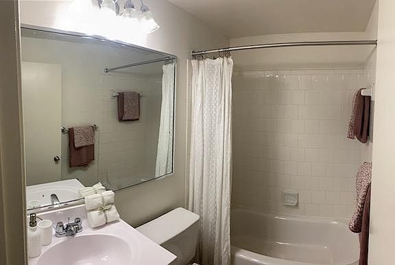 4th image of 8010 Laketowne Ct #8010
