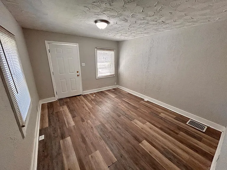 2314-2316 Indianapolis Ave #2316 — Photo 3
