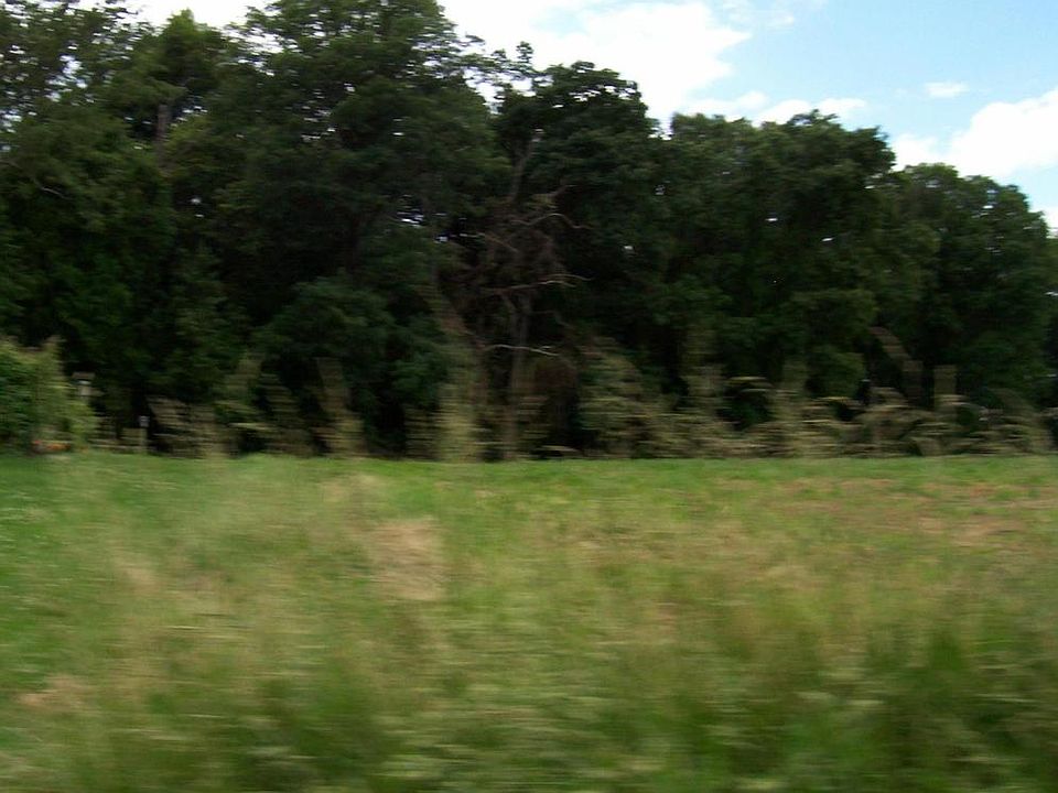 2nd image of 427 Houcksville Rd