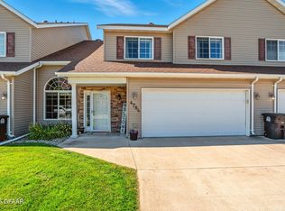 4784 Lynnbrook Ln, Grand Forks, ND 58201