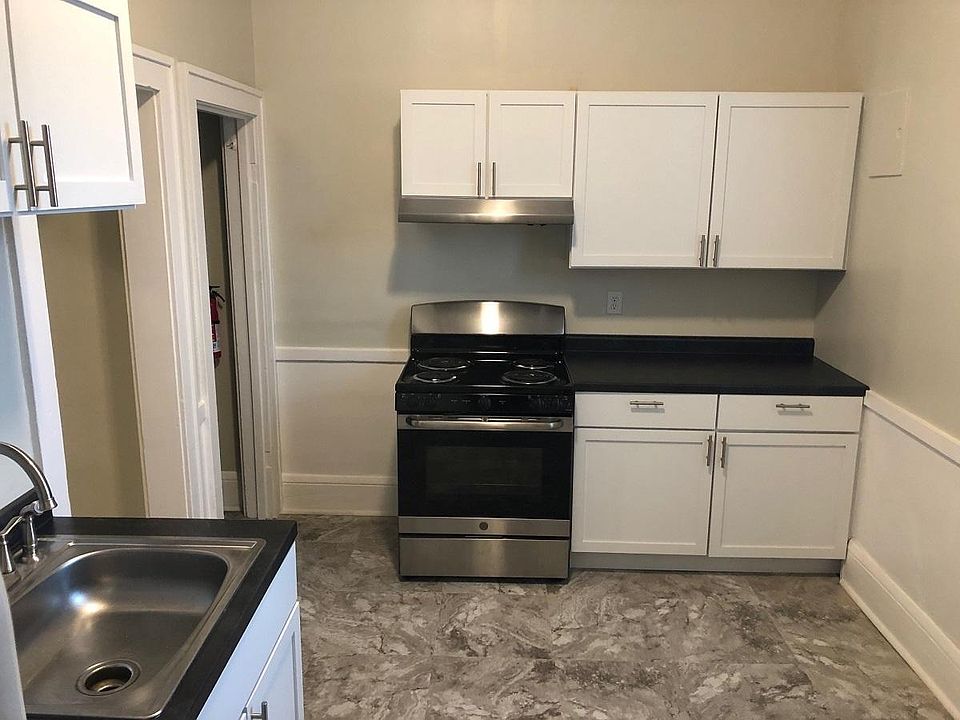 1st image of 694 6th St E APT 1W
