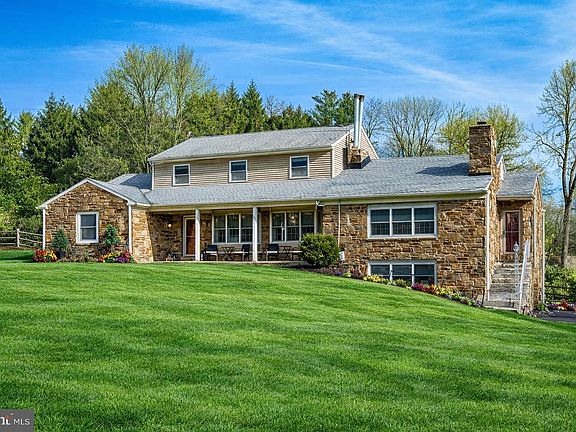 2nd image of 779 Concord Rd