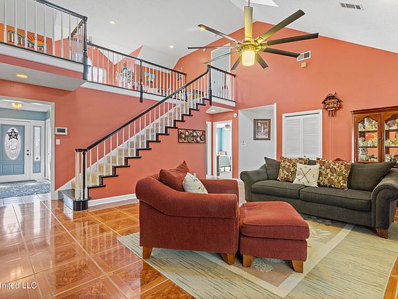4th image of 9604 Shady Pine Dr