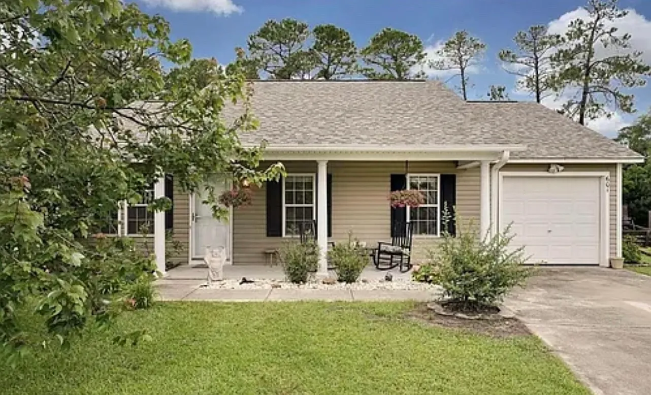 601 Tisbury Ln — Photo 4