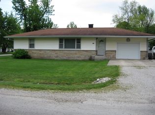 509 E 2nd St, Kinmundy, IL 62854