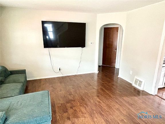 4th image of 4343 Lyman Ave