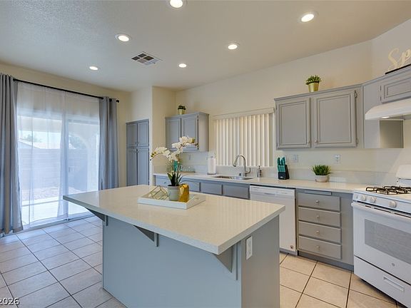 4th image of 7886 Blue Brook Dr