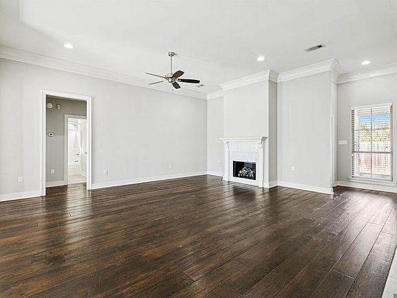 3rd image of 736 Portula Ave