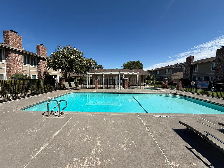 1177 Norwegian Ave #13 — Photo 4