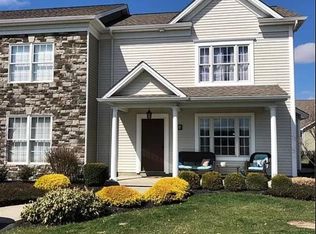 17 Town Square Blvd, Columbiana, OH 44408