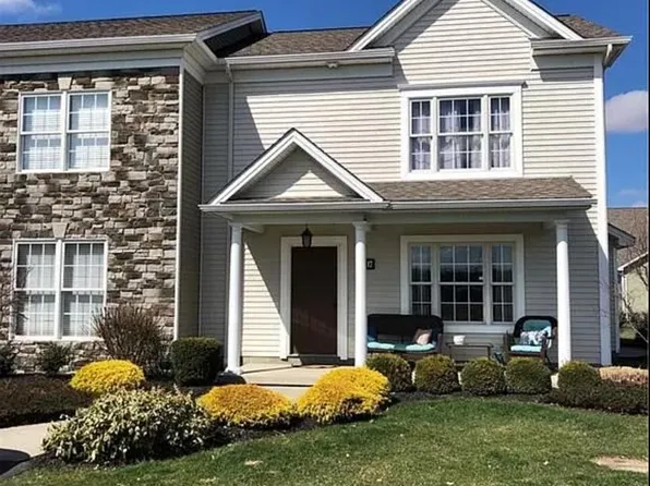 17 Town Square Blvd, Columbiana, OH 44408