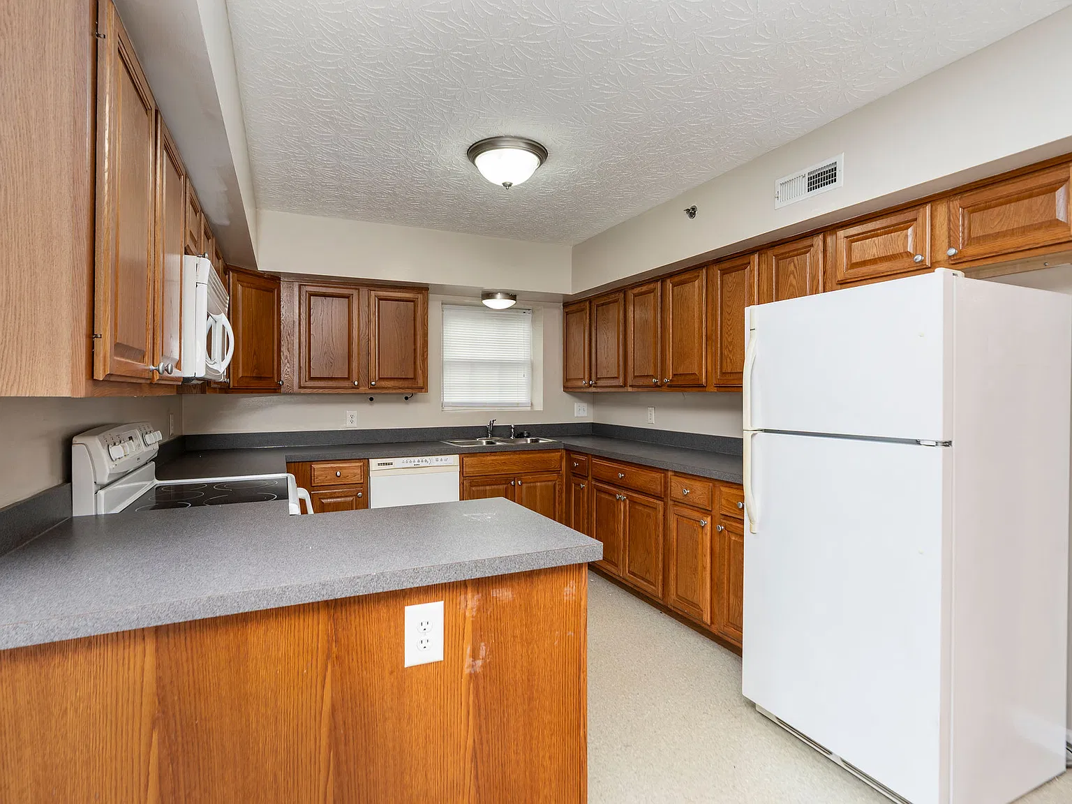 1 bed, 1150 sqft, $1,295 — Photo 2