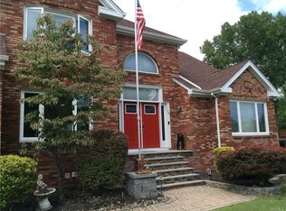 28 Anderson Rd, Pomona, NY 10970