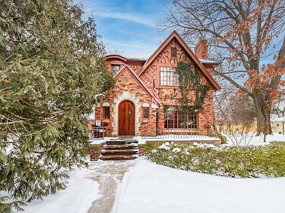 2nd image of 514 Fairview Cir