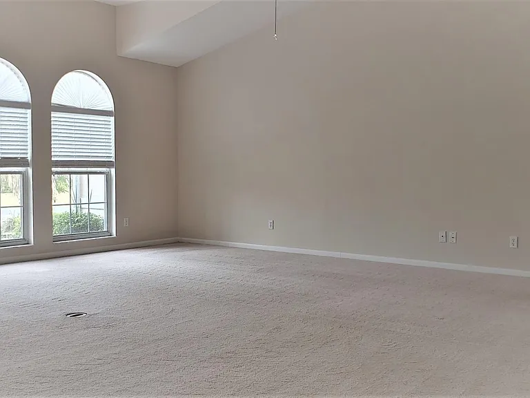 5126 NW 21st Loop — Photo 3