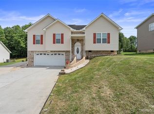 305 Pine Meadows Cir, Hickory, NC 28601