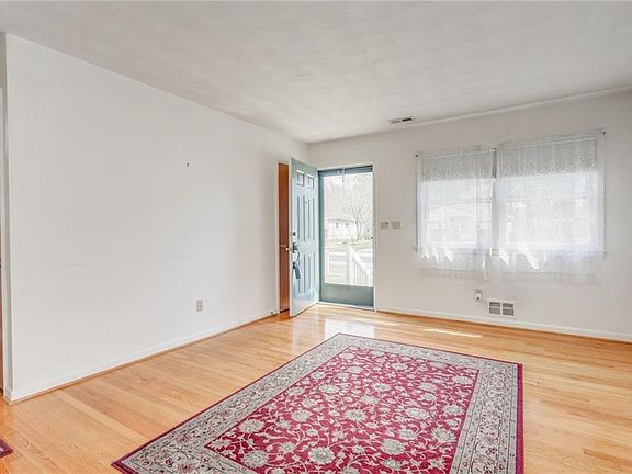 3rd image of 3014 Southport Ave