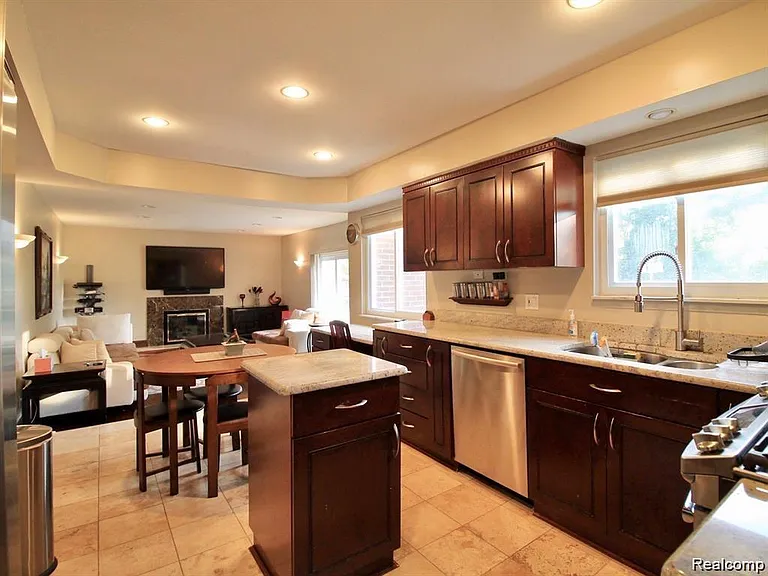 5363 English Dr — Photo 12