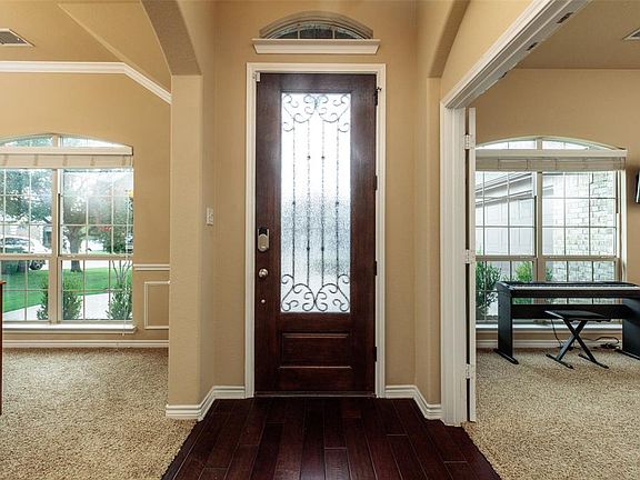 2nd image of 4606 Woodcrest Ln