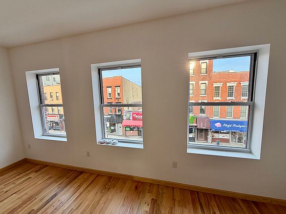 3rd image of 663 Manhattan Ave #4