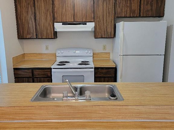 2nd image of 807 E Georgia Ave
