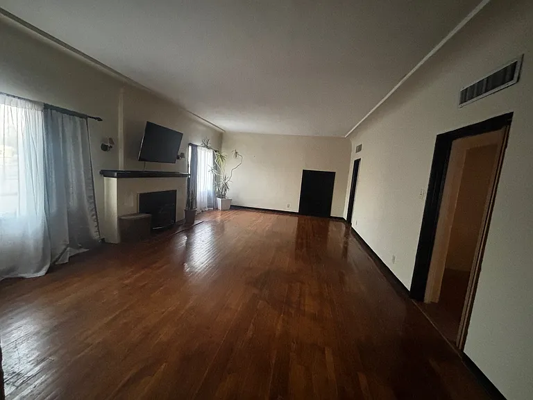 10604 Sparks Cir — Photo 8