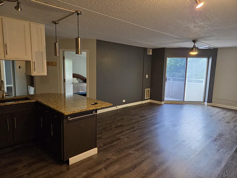 10515 W Grand Ave #206 — Photo 4