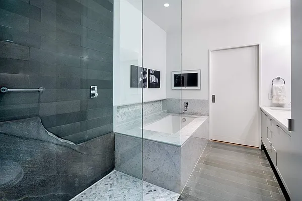 Rented by Sotheby's International Realty | media 10