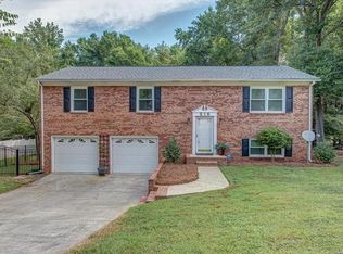516 Shadow View Dr, Gastonia, NC 28054