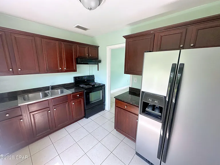 706 Bay Ave — Photo 4