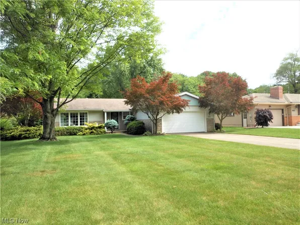 3046 Algonquin Dr, Poland, OH 44514