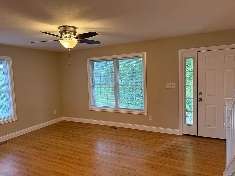 1763 W Victoria Ln — Photo 3