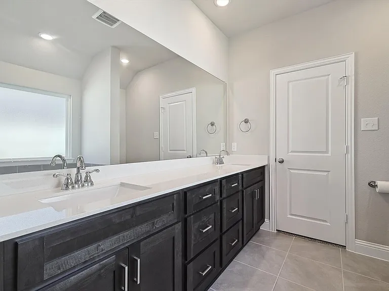 405 Portina Dr — Photo 16
