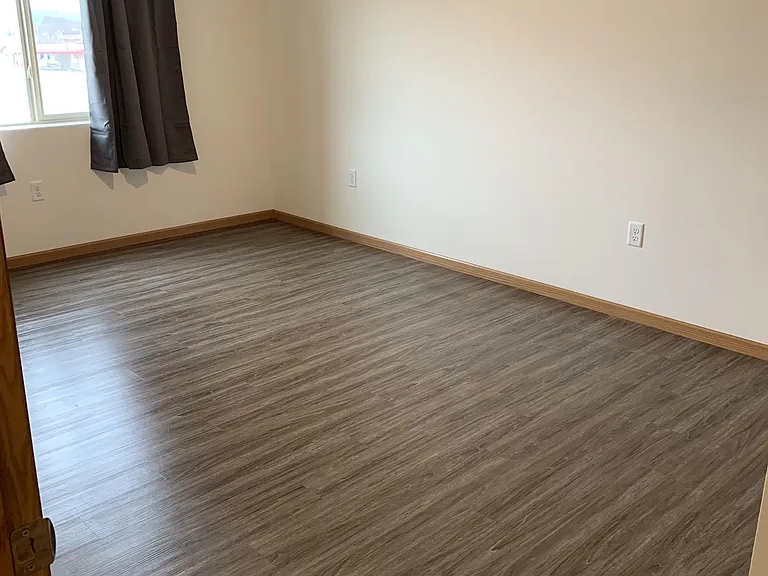 1830 Huntington Park Dr — Photo 2
