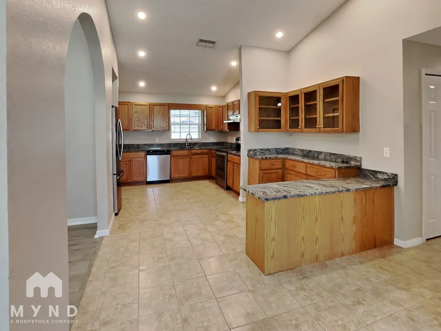 3 bed, 2.0 bath, 1308 sqft, $2,045 — Photo 4