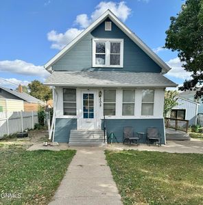 108 11th Ave NW, Mandan, ND, 58554